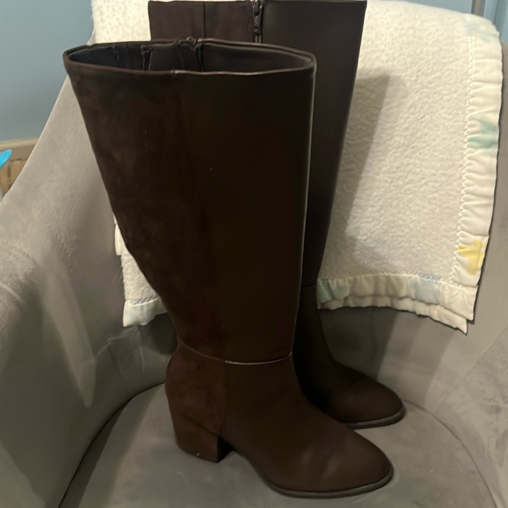LC Lauren Conrad brown suede boots